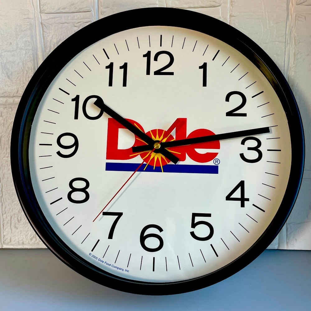Vintage Dole Food Company 2005 Advertising Wall Clock Glass Front